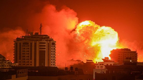 عاجل: إسرائيل تطلق هجوما ضخما وعنيفا على غـ.ـزة.. و”حماس” تدعو للنفير العام