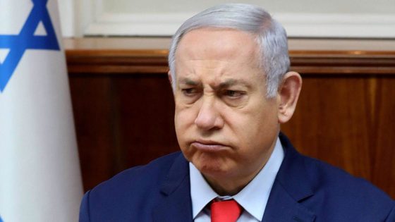 صحيفة عبرية: ما ينشر حول المفاوضات مع حماس أكاذيب يخدع بها نتنياهو الإسرائيليين