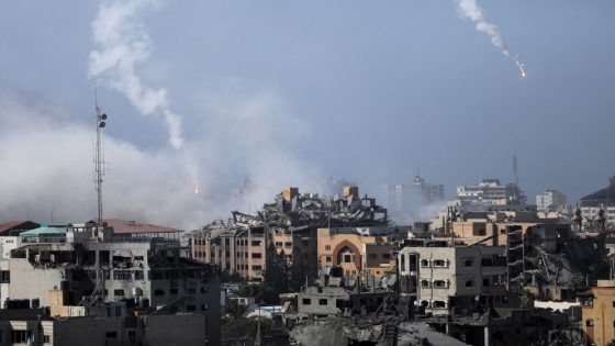 طائرات الاحتلال الإسرائيلي تدك وسط قطاع غزة ونتنياهو يلمح إلى حرب أطول أمدا