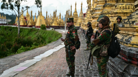 المجلس العسكري الحاكم في بورما يتلقى ضربات قوية بعد ثلاث سنوات من الانقلاب