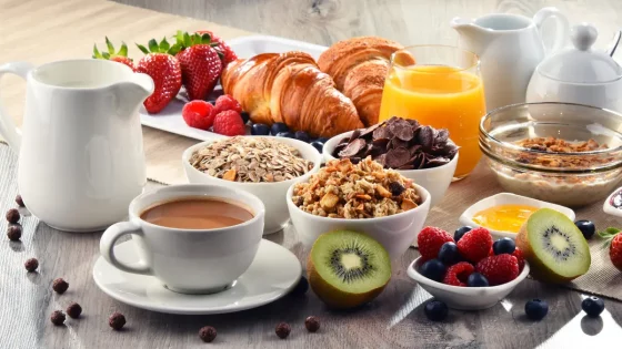 وجبة الفطور.. أطعمة يمكن تناولها على معدة فارغة لتعزيز الطاقة