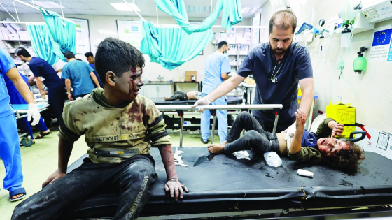 مآسي العدوان الإسرائيلي.. لنقص المعدات أطباء غزة يفاضلون بين المرضى وفقا لفرص النجاة