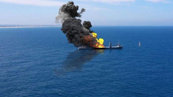 اندلاع حريق بسفينة إسرائيلية قبالة شواطئ اليمن