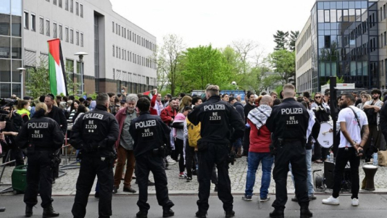 بدعوى "مخاوف من خطاب الكراهية".. الشرطة الألمانية تنهي مؤتمرا مؤيدا للفلسطينيين