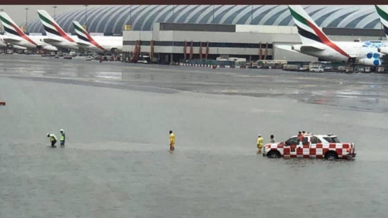 الأمطار الغزيرة في الإمارات تودي بحياة 4 أشخاص واستمرار تعطل مطار دبي
