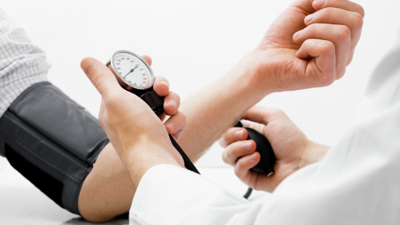 متى يكون انخفاض ضغط الدم خطرًا؟