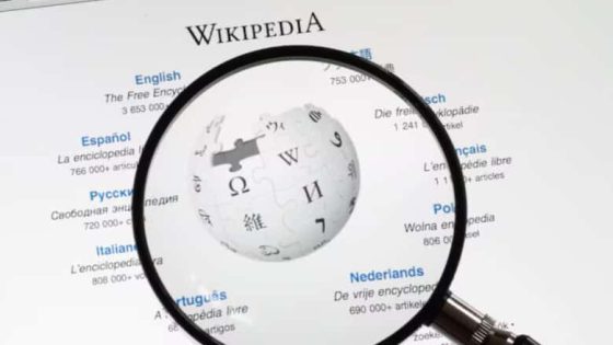 ويكيبيديا تدخل عصر الذكاء الاصطناعي دون الاستغناء عن المحررين