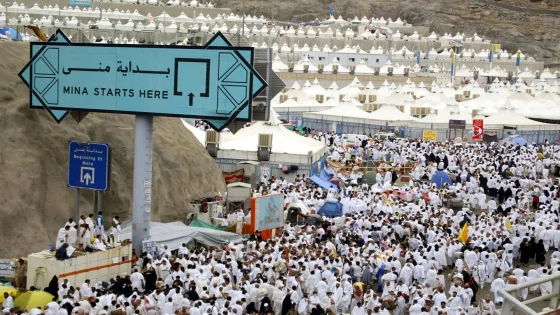 أول مناسك الحج.. الحجاج يتوافدون على منى لقضاء «يوم التروية»